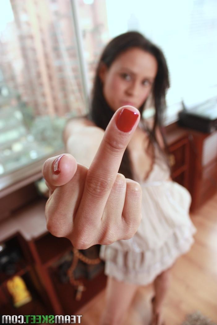 20P 自然なおっぱいを持つブルネットのコロンビア人、カロリーナ・アギーレがおいしいマフを披露