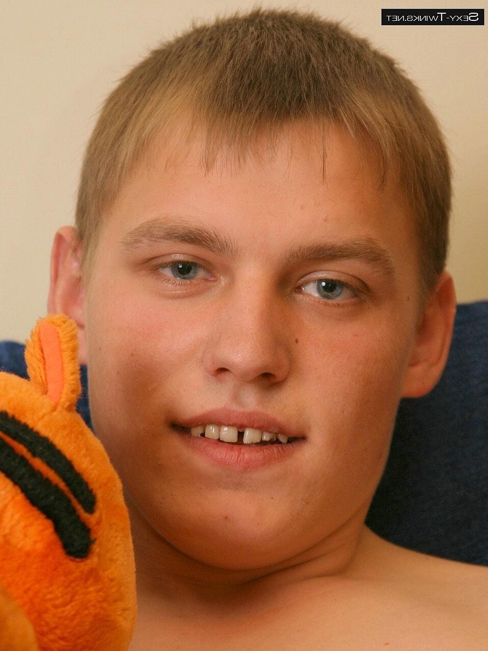 20P Horny blonde twink Stas playing with his hard dick in a gay solo