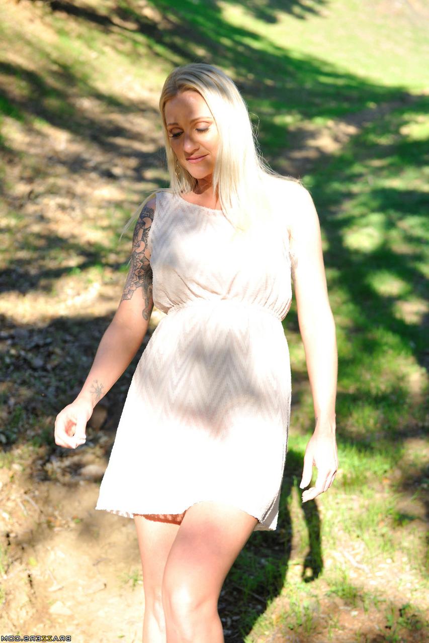 20P Blonde Frau mit falschen Titten Alexis Malone gibt ihre Möse zum Outdoor-Fick