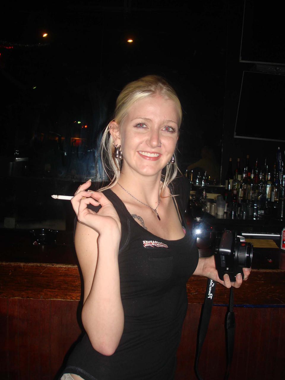 20P Mature Double Dee & her GFs with big tits get eaten out at a swingers party