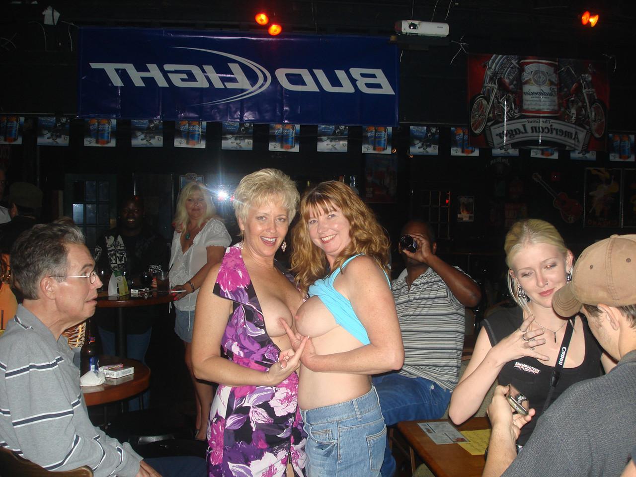 20P Mature Double Dee & her GFs with big tits get eaten out at a swingers party