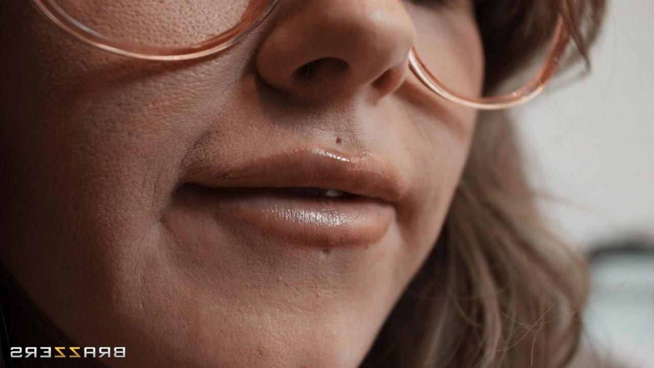 20P A pornstar bunda grande Bella Mia sendo brutalmente fodida na escada