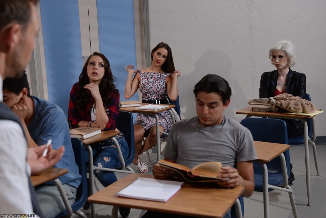 20P A estudante Ashley Adams faz topless e seduz a professora durante a aula