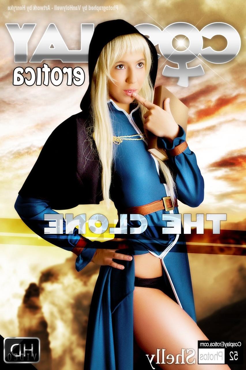 12P Loira gostosa trabalha sua bela bunda e vagina sem roupas de cosplay