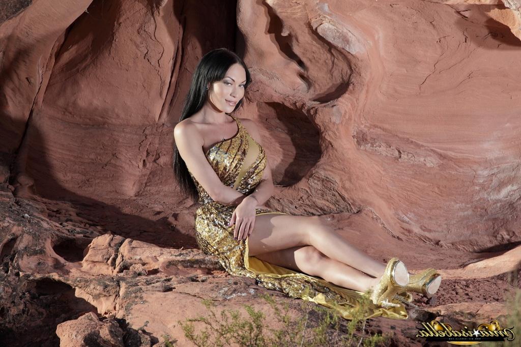 12P Mia Isabella Official XXX Photos