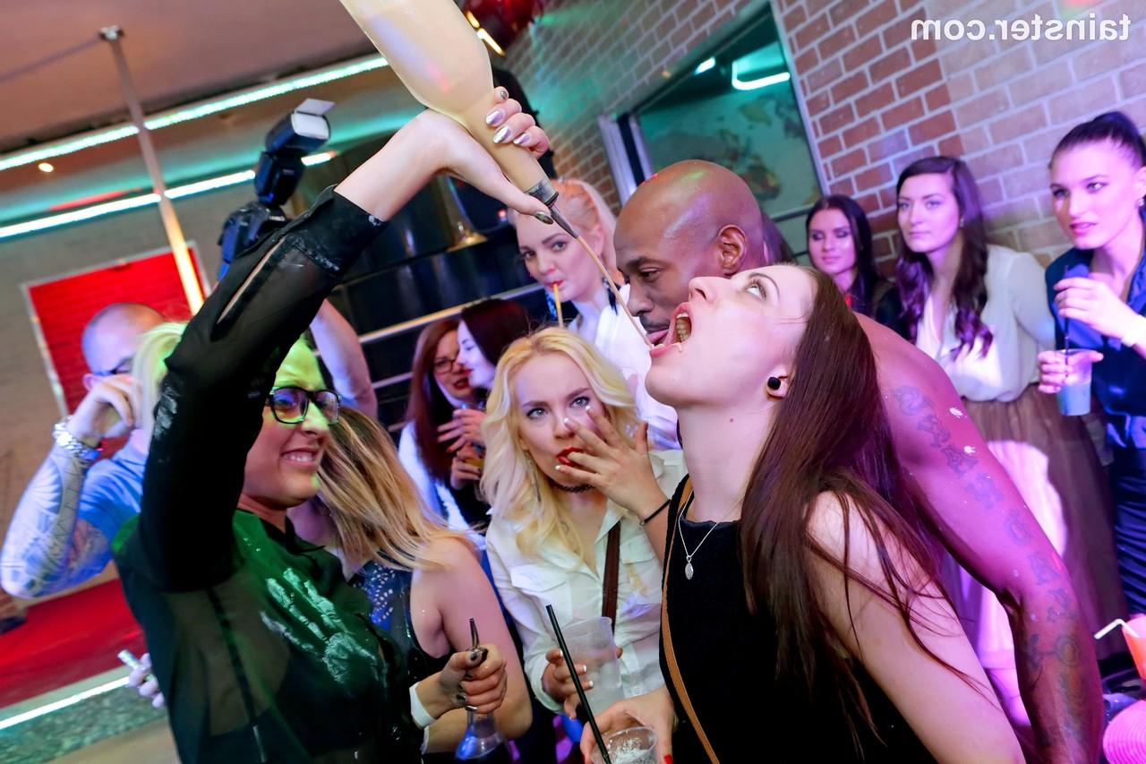 15P Party girls suck cocks inside a club after getting inebriated