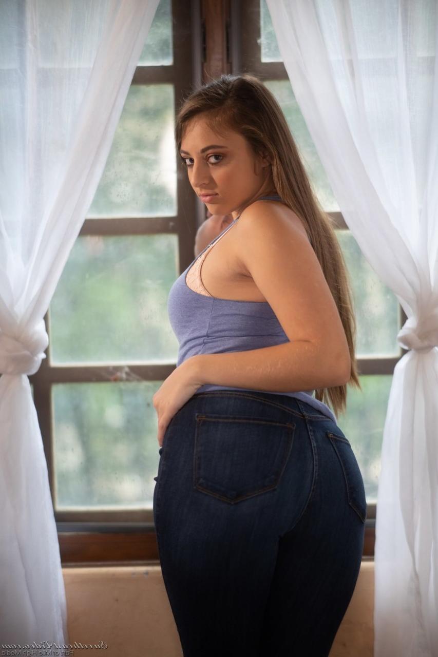 20P Mile High Media Gia Derza, Luna Star