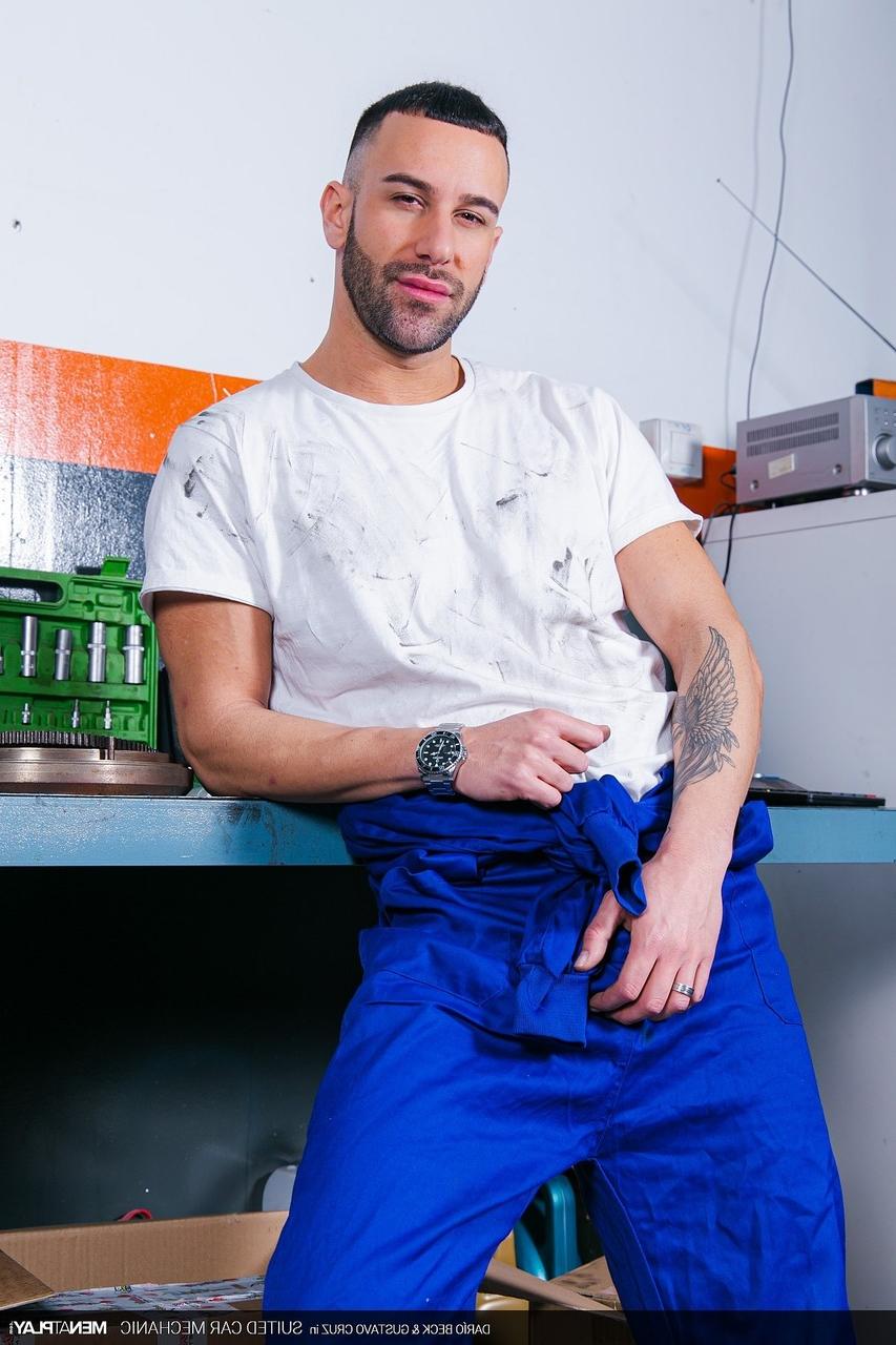 20P Os gays ricos Dario Beck e Gustavo Cruz tiram a roupa e transam na garagem