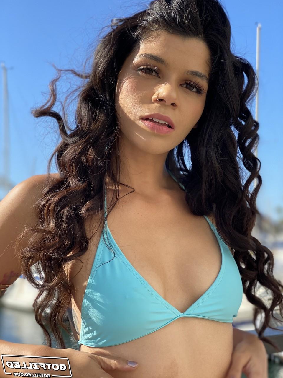 20P La hermosa morena Harley Haze tiene sexo duro en POV con un semental bien dotado