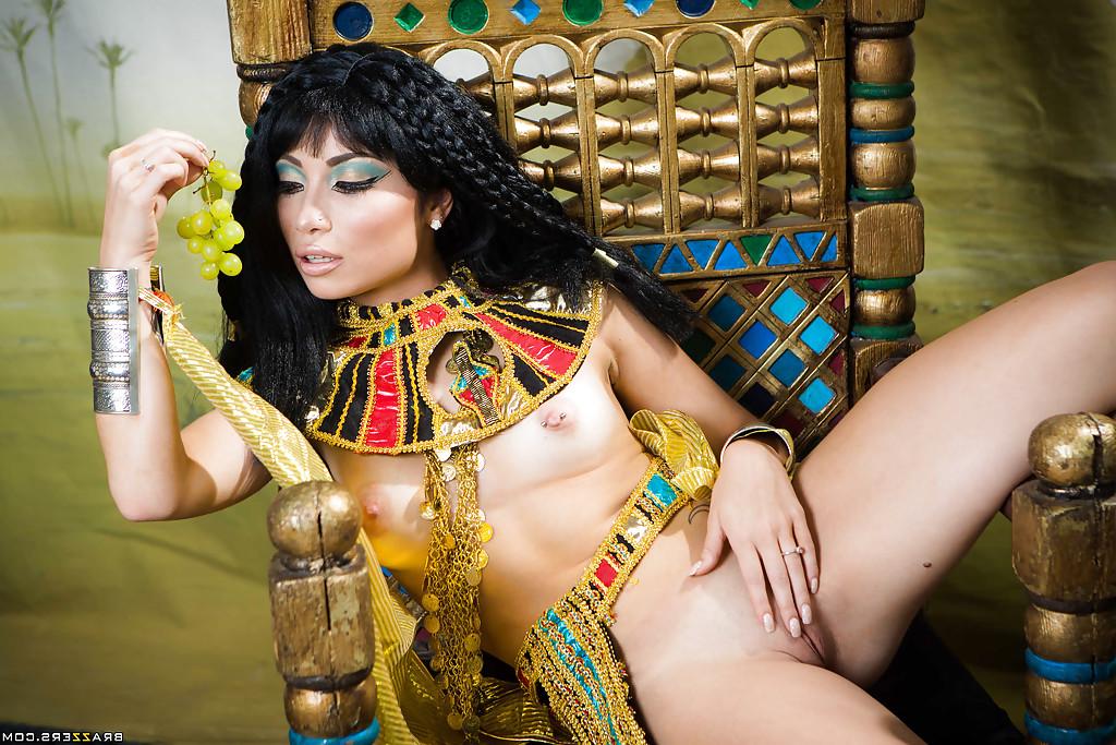 16P Brunette coed Rina Ellis freeing bare ass from Cleopatra outfit