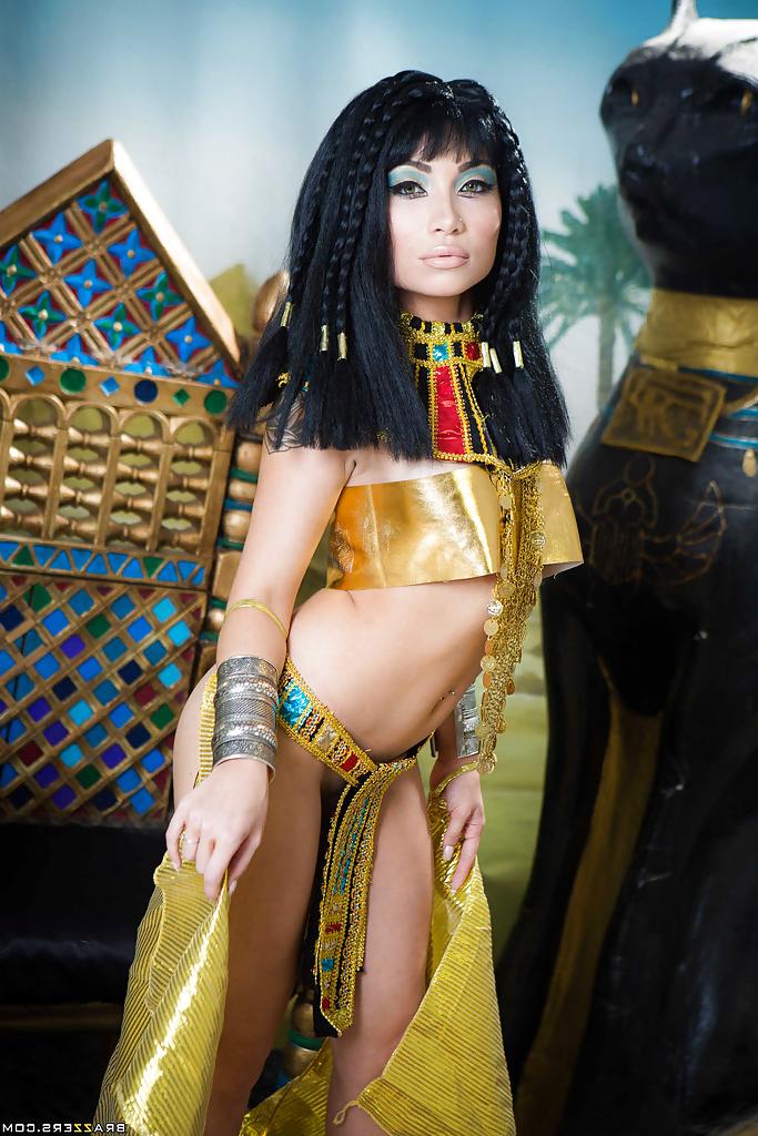 16P Brunette coed Rina Ellis freeing bare ass from Cleopatra outfit