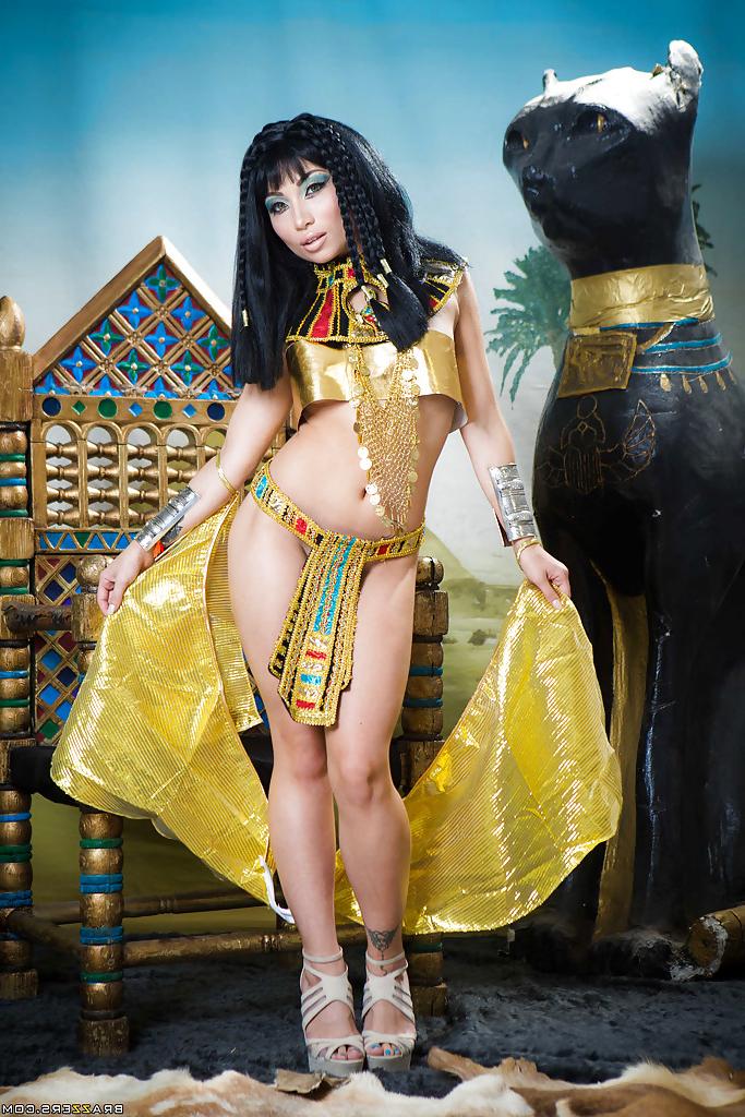 16P Brunette coed Rina Ellis freeing bare ass from Cleopatra outfit