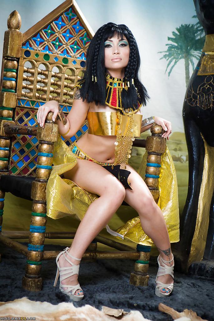 16P Brunette coed Rina Ellis freeing bare ass from Cleopatra outfit