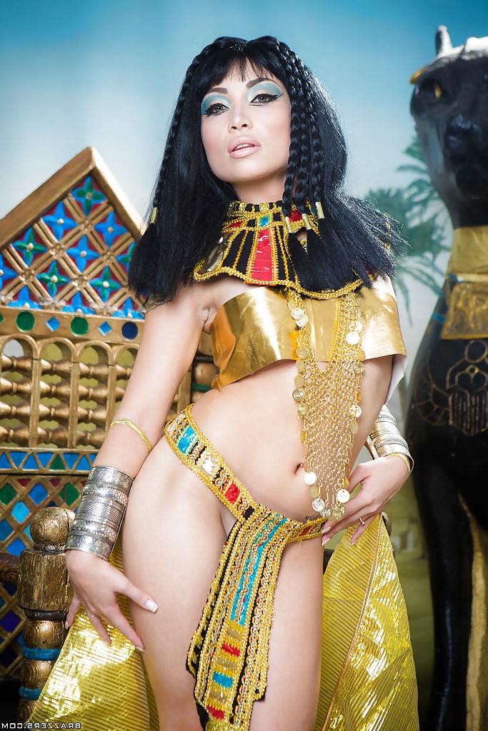16P Brunette coed Rina Ellis freeing bare ass from Cleopatra outfit