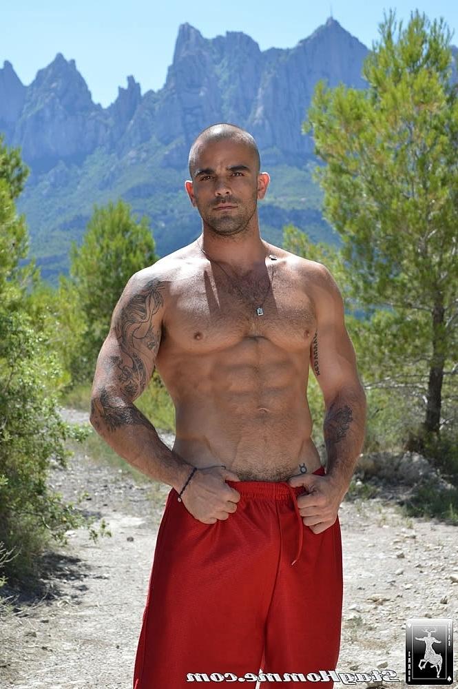 20P Los impresionantes gays españoles Damien Crosse y Max Toro follan en la naturaleza