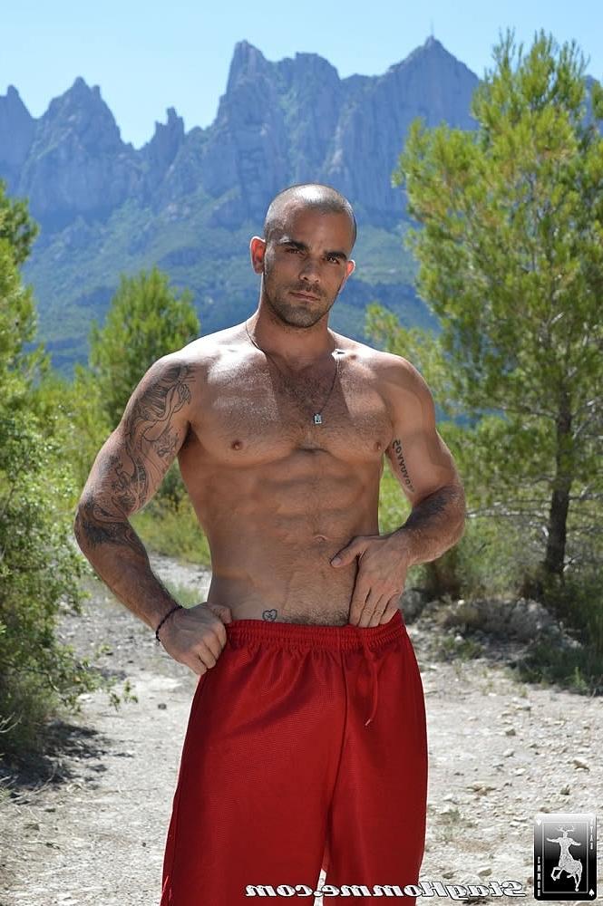 20P Los impresionantes gays españoles Damien Crosse y Max Toro follan en la naturaleza