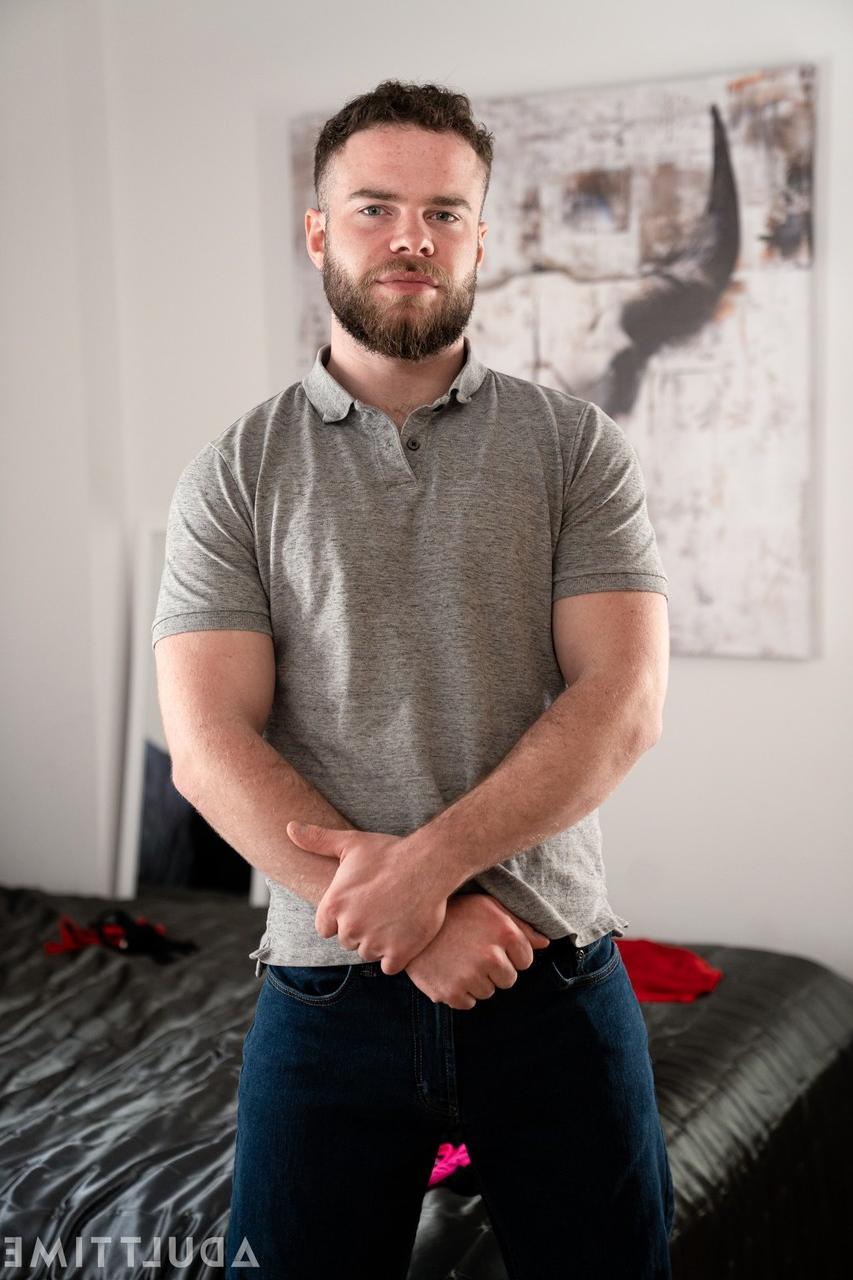 20P La transexuelle chaude Tootsy aime le sexe anal sauvage dans différentes positions avec un homme