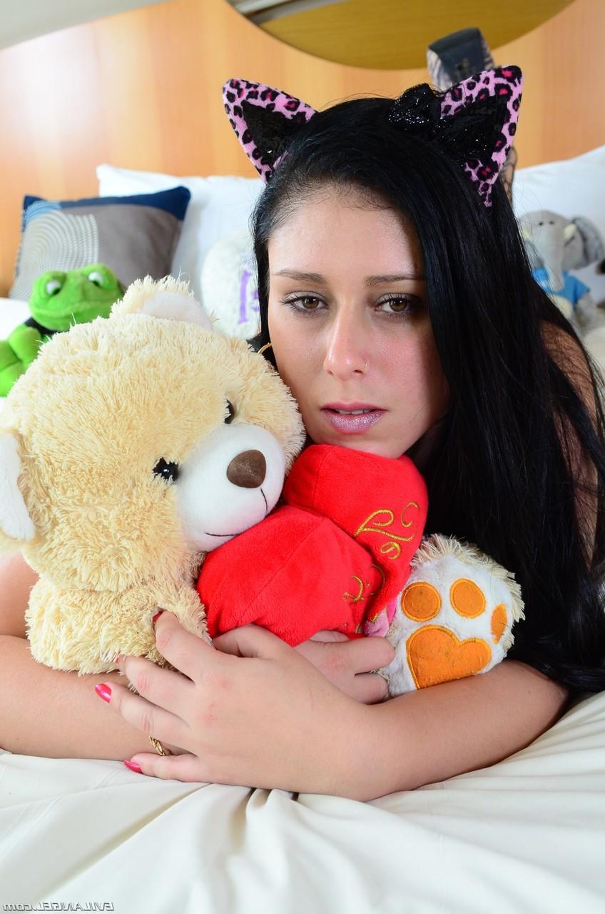 18P Die heißen brünetten Shemales Luana Azejedo und Andressa Lyra posieren in Netzstrümpfen