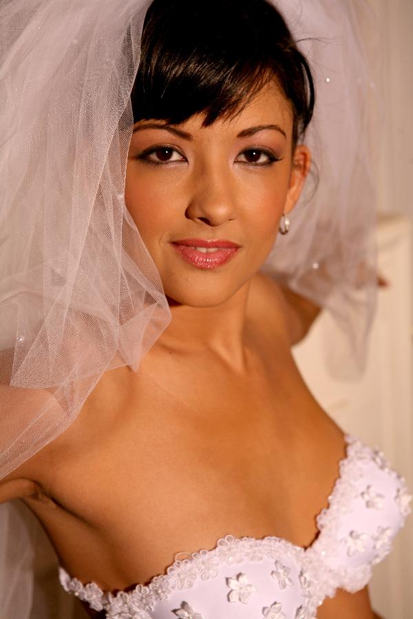 20P Beautiful American bride Carmen Hart unveils her pussy and natural tits