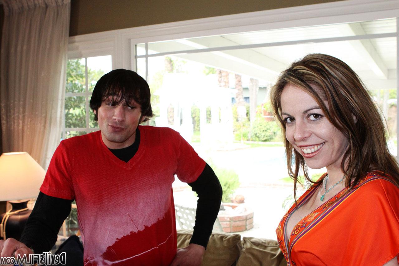 17P Marvelous MILF brunette Kora Peters gets nailed by her man Joey Brass