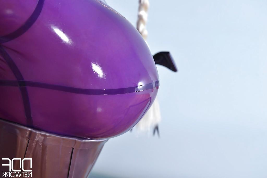 16P Fetish loving babe Latex Lucy has lots of fun with a hardcore whip