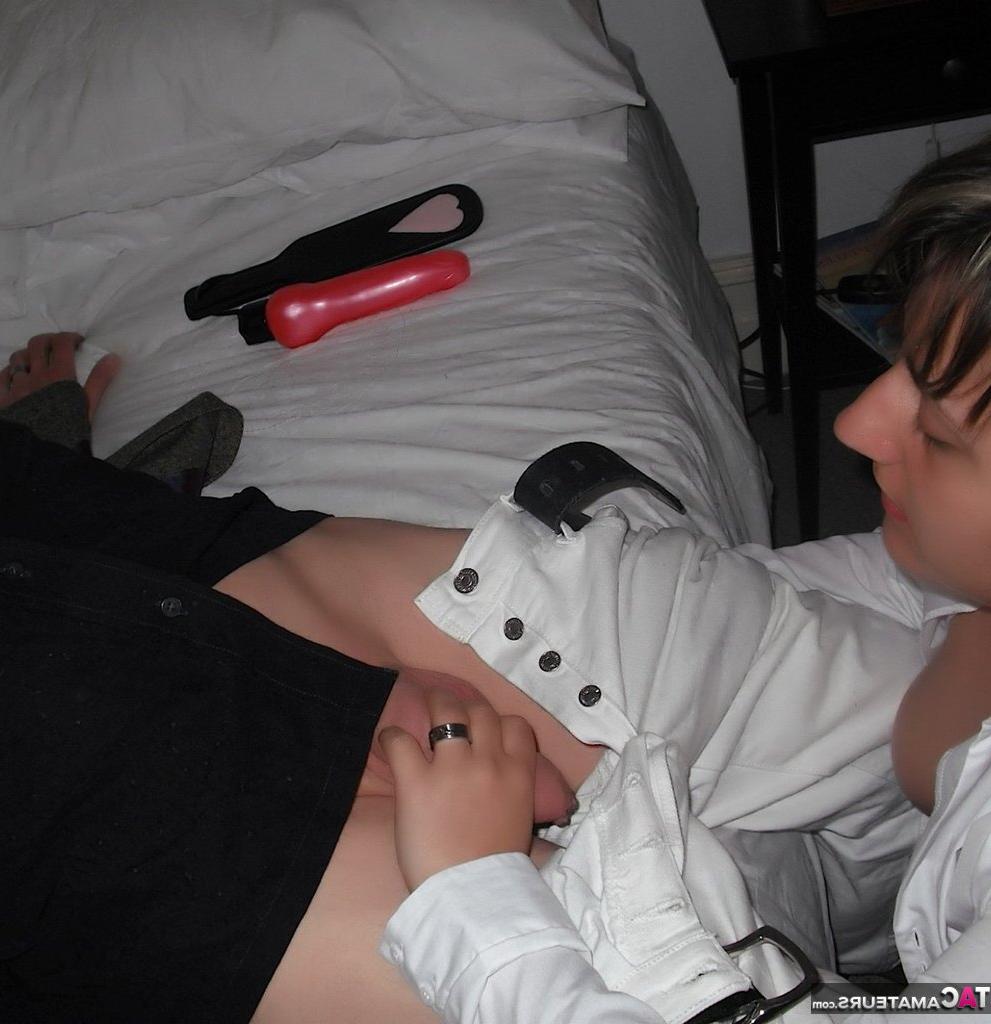 20P La amateur Kimberly Scott se masturba con un vibrador antes de mamar