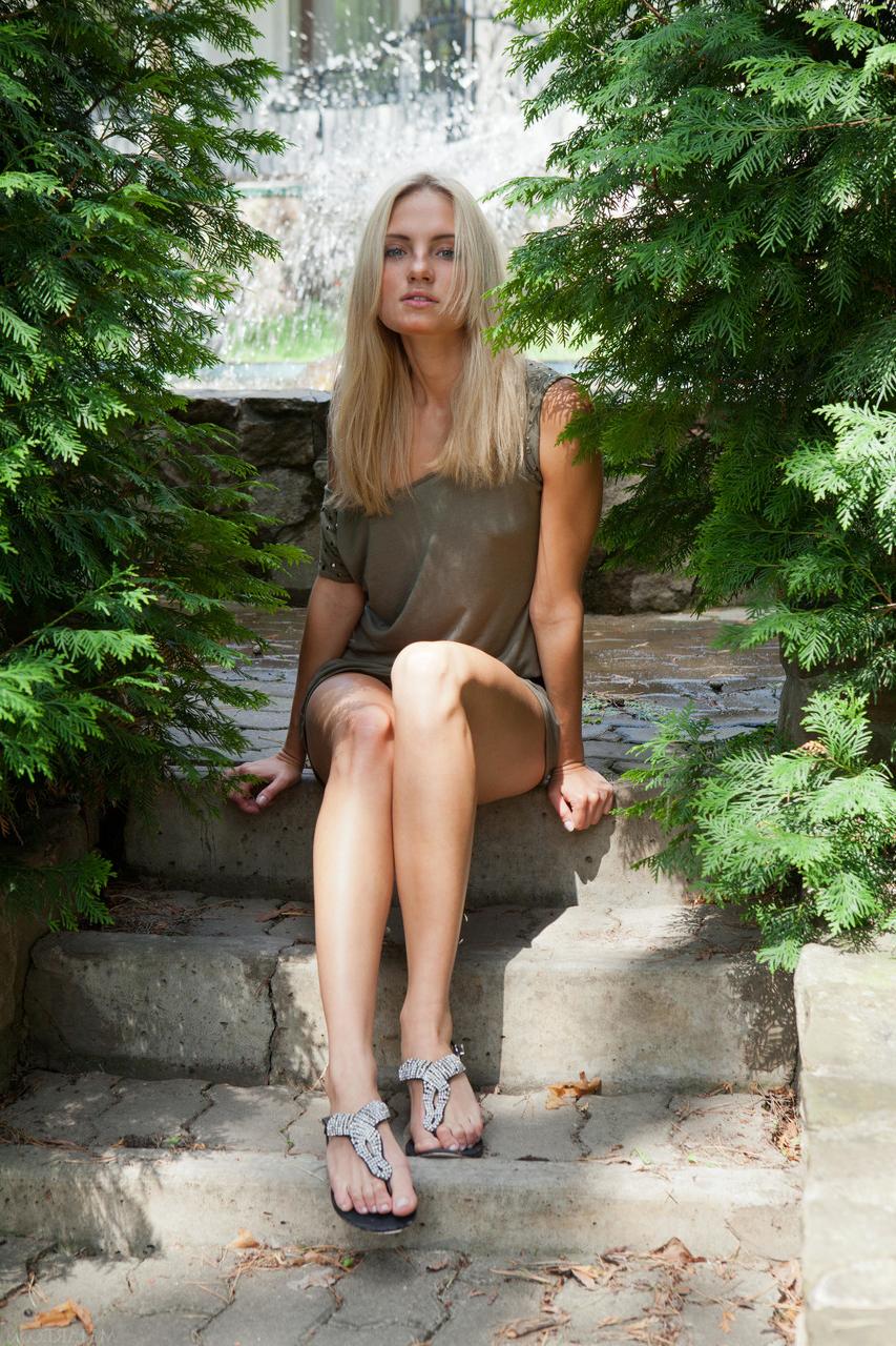 20P Alluring blonde Jaime A undressing and posing butt naked outdoors