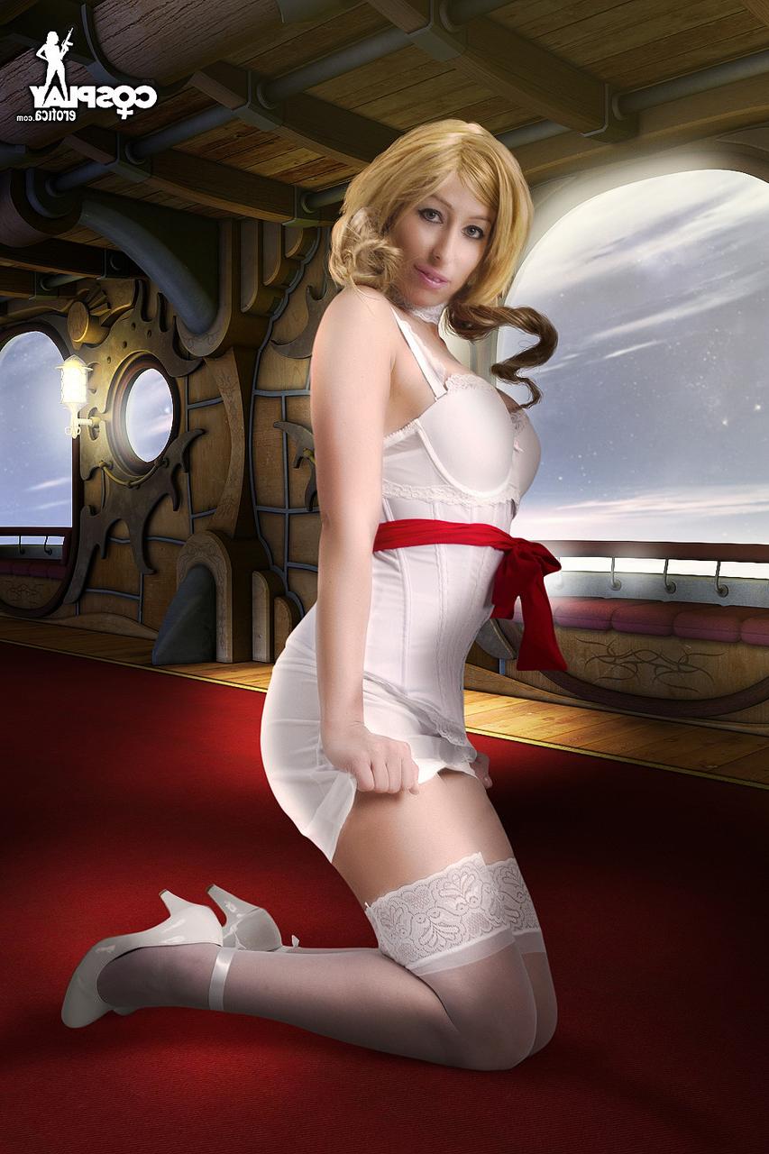 12P Garota gostosa tira roupas de cosplay enquanto usava meias brancas