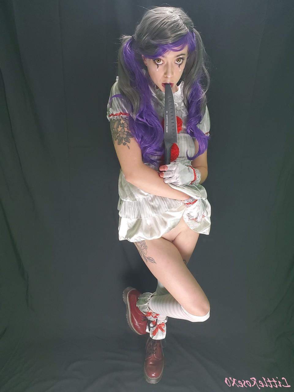 20P Hottie with pigtails Rose poses pantyless in her white cosplay costume