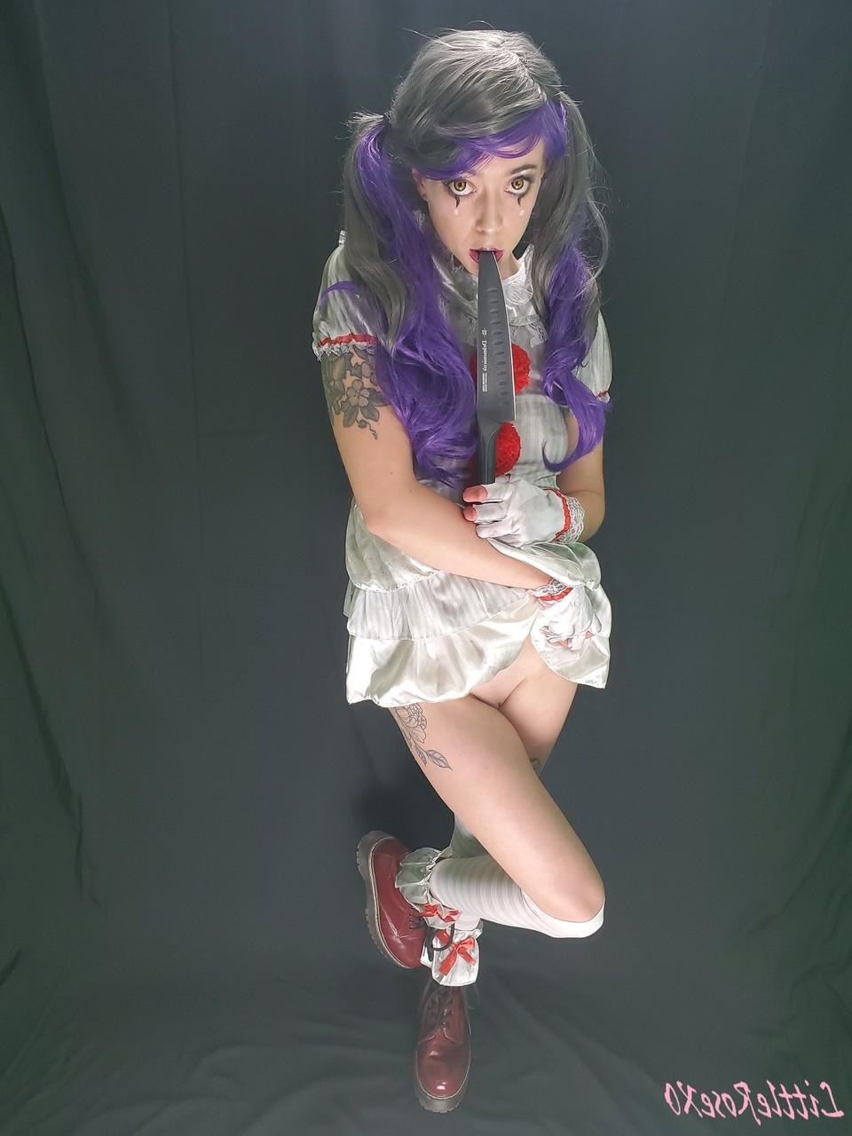 20P Hottie with pigtails Rose poses pantyless in her white cosplay costume