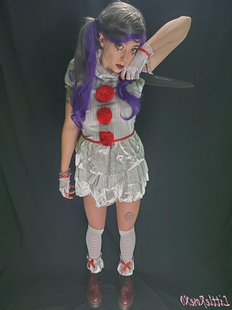 20P Hottie with pigtails Rose poses pantyless in her white cosplay costume
