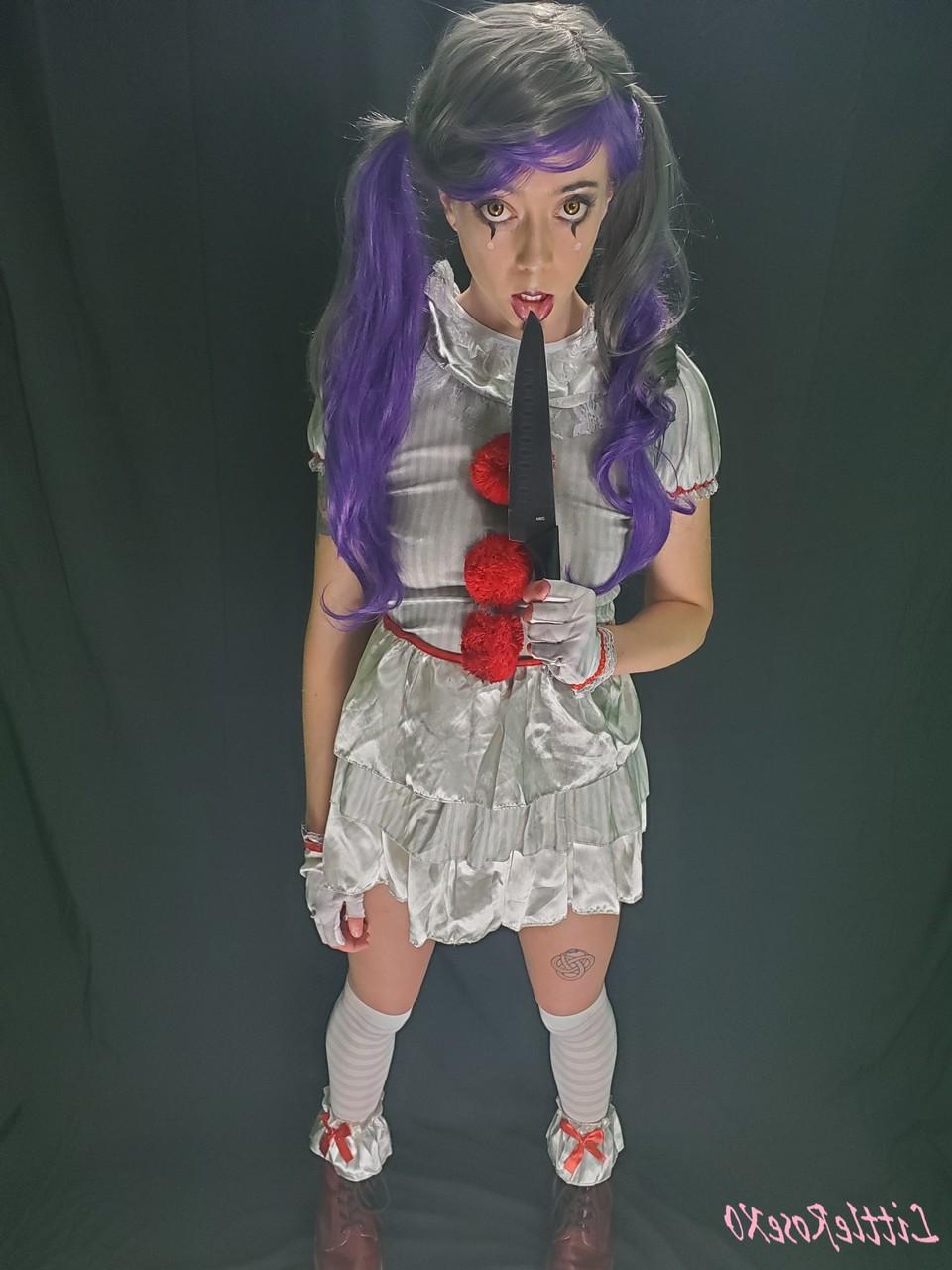 20P Hottie with pigtails Rose poses pantyless in her white cosplay costume