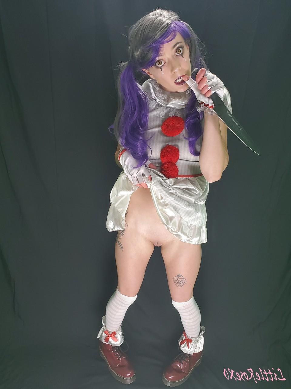20P Hottie with pigtails Rose poses pantyless in her white cosplay costume