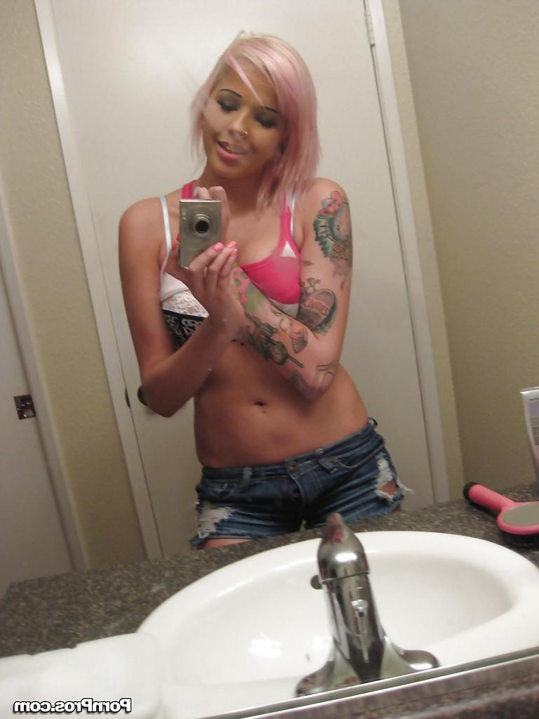 16P Pretty ex-girlfriend Hayden snapping off nude selfies in her bathroom