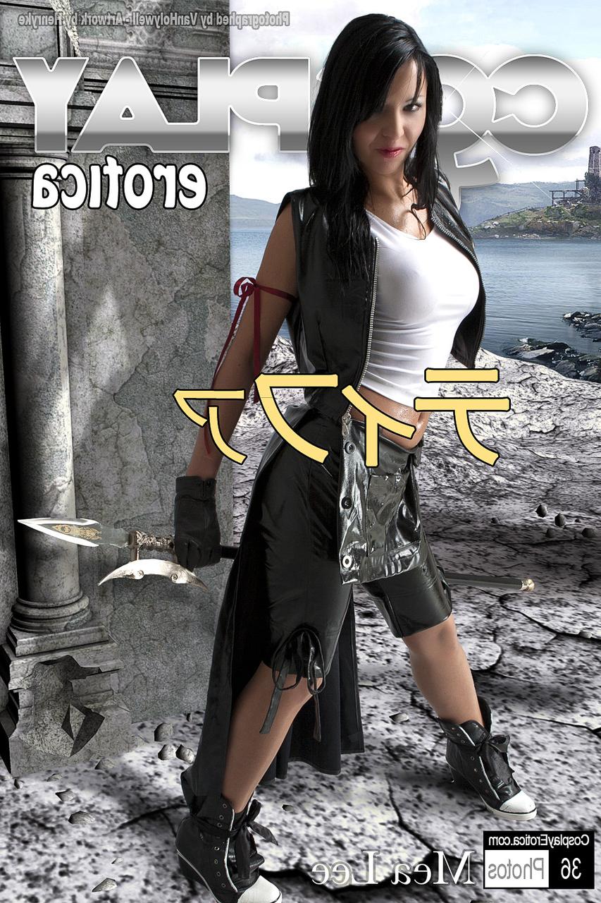 12P Morena gostosa trabalha seus seios firmes e se livra das roupas de cosplay