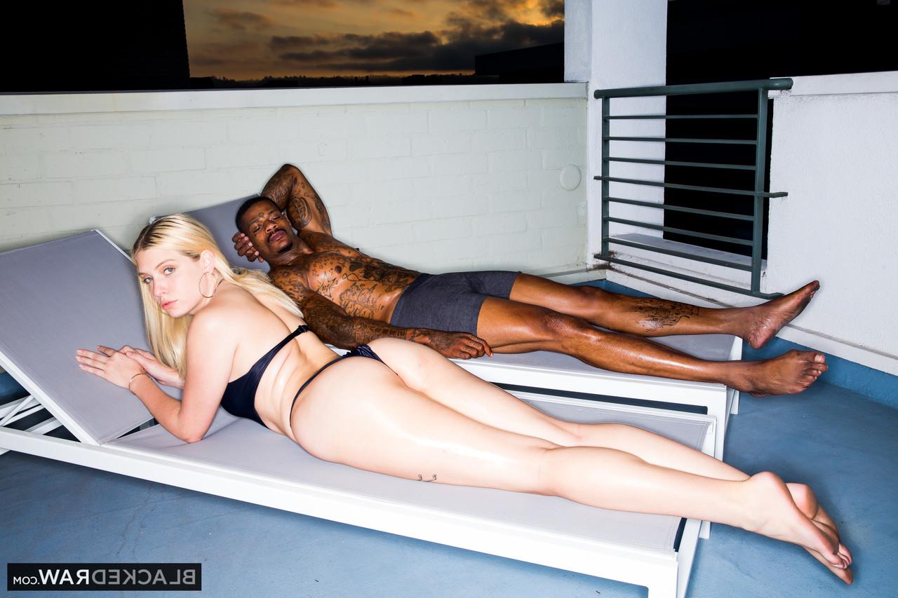 20P Loira sexy com bunda grande e peitos Giselle Palmer é ferrada por Jason Luv