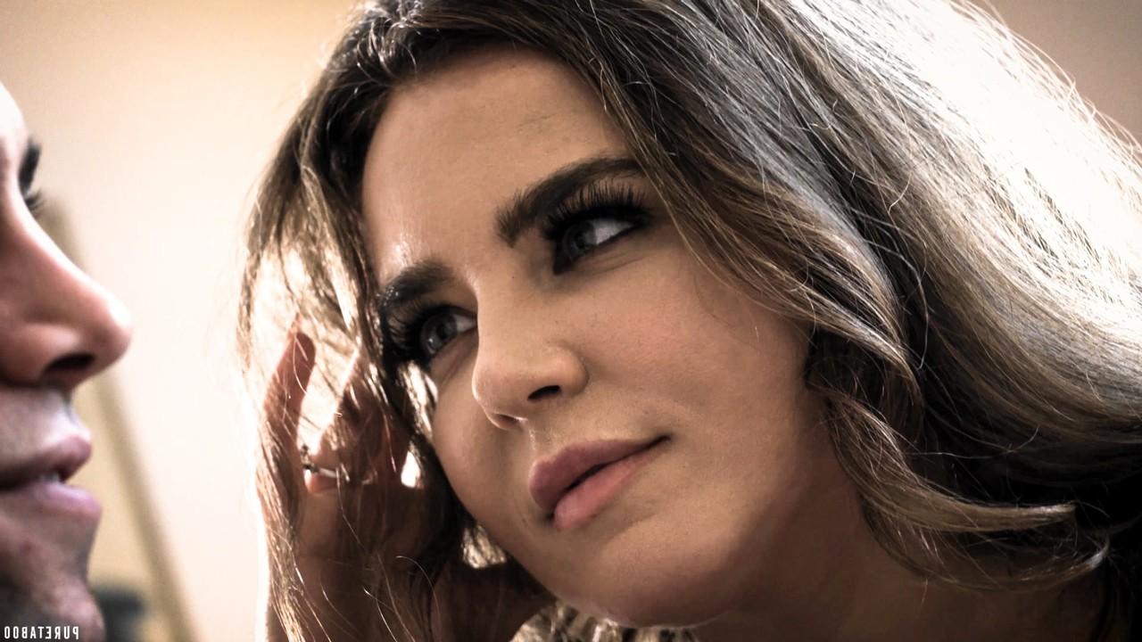 20P Estrella porno con grandes tetas Natasha Nice asada en un trío