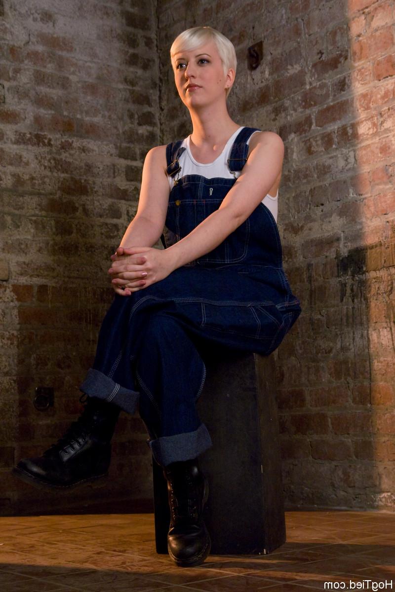 20P Short-haired American Cherry Torn gets bound, stripped and toyed