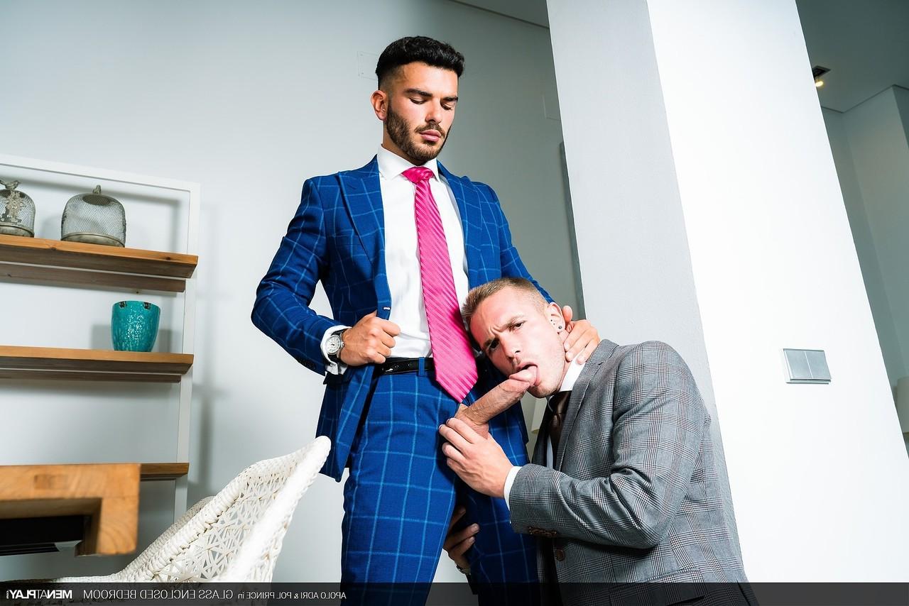 20P Estudantes gays excitados Apolo Adri e Pol Prince transam de terno depois do trabalho