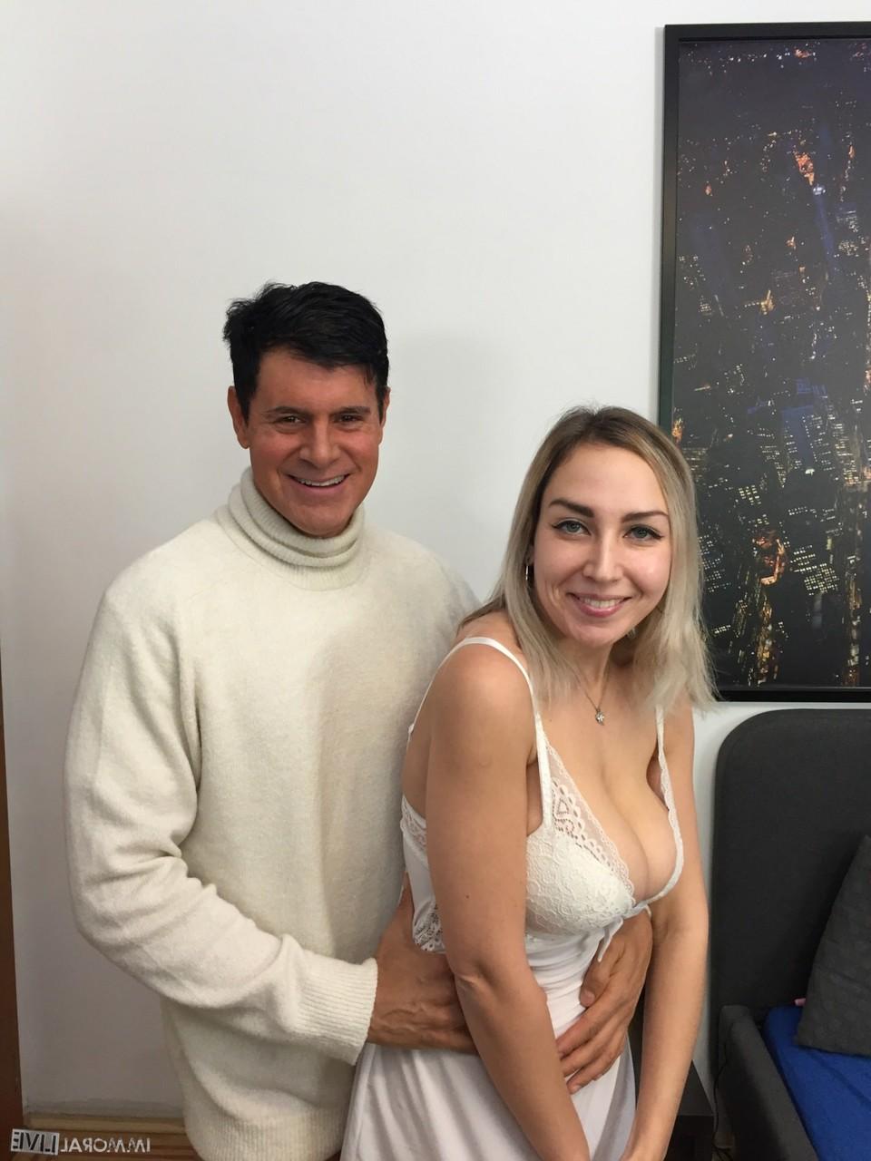 20P A estrela pornográfica russa de peitos grandes, Siya Jey, sendo despida pelo parceiro