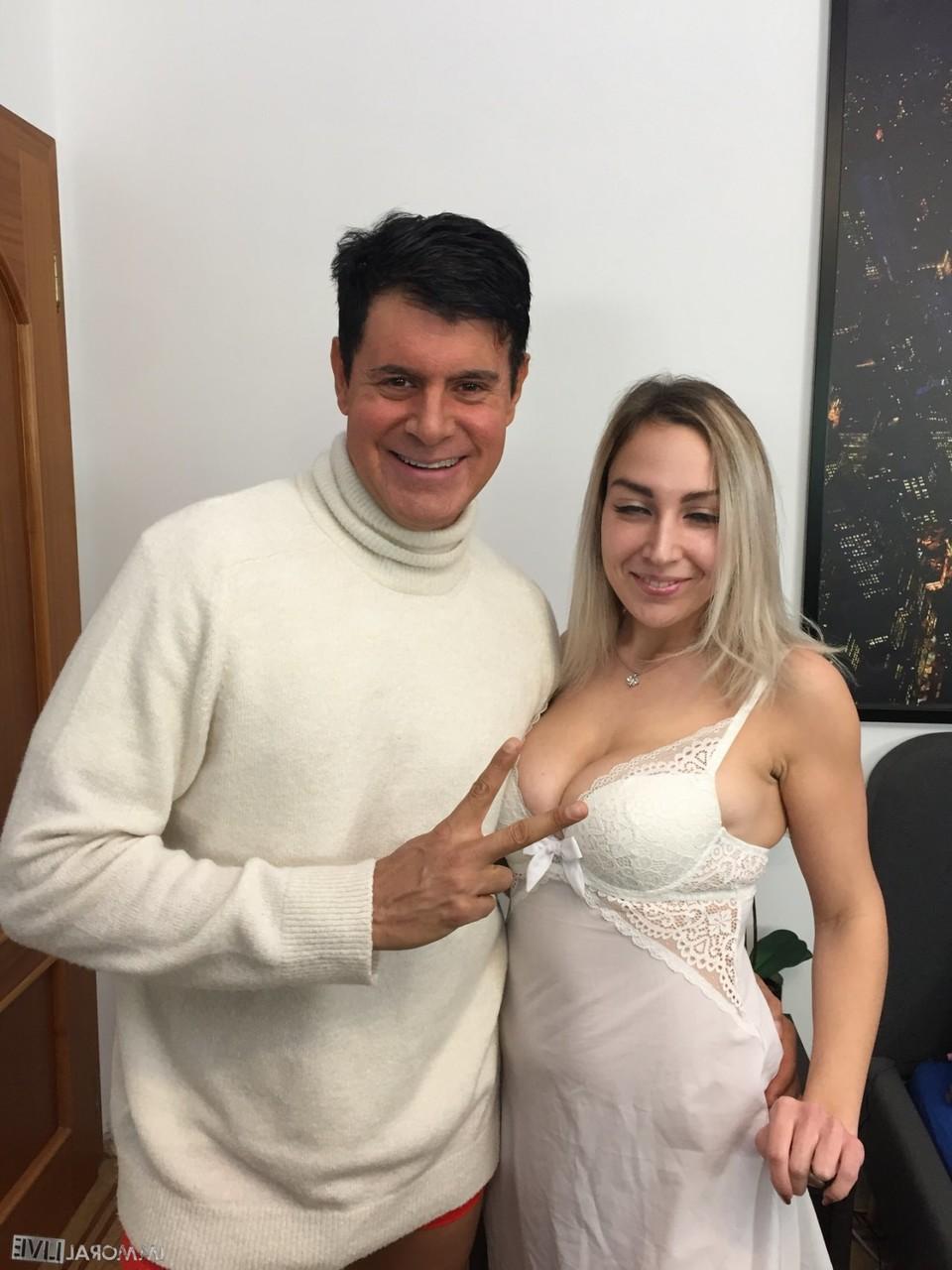 20P A estrela pornográfica russa de peitos grandes, Siya Jey, sendo despida pelo parceiro