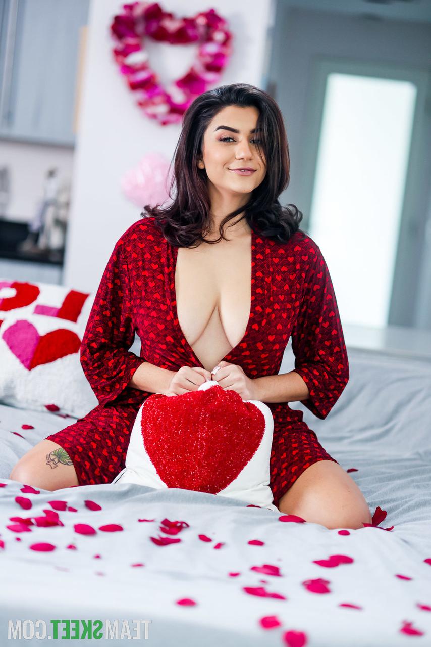 20P Brunette hottie Roxie Siner lets out her big tits and rides a cock on her bed