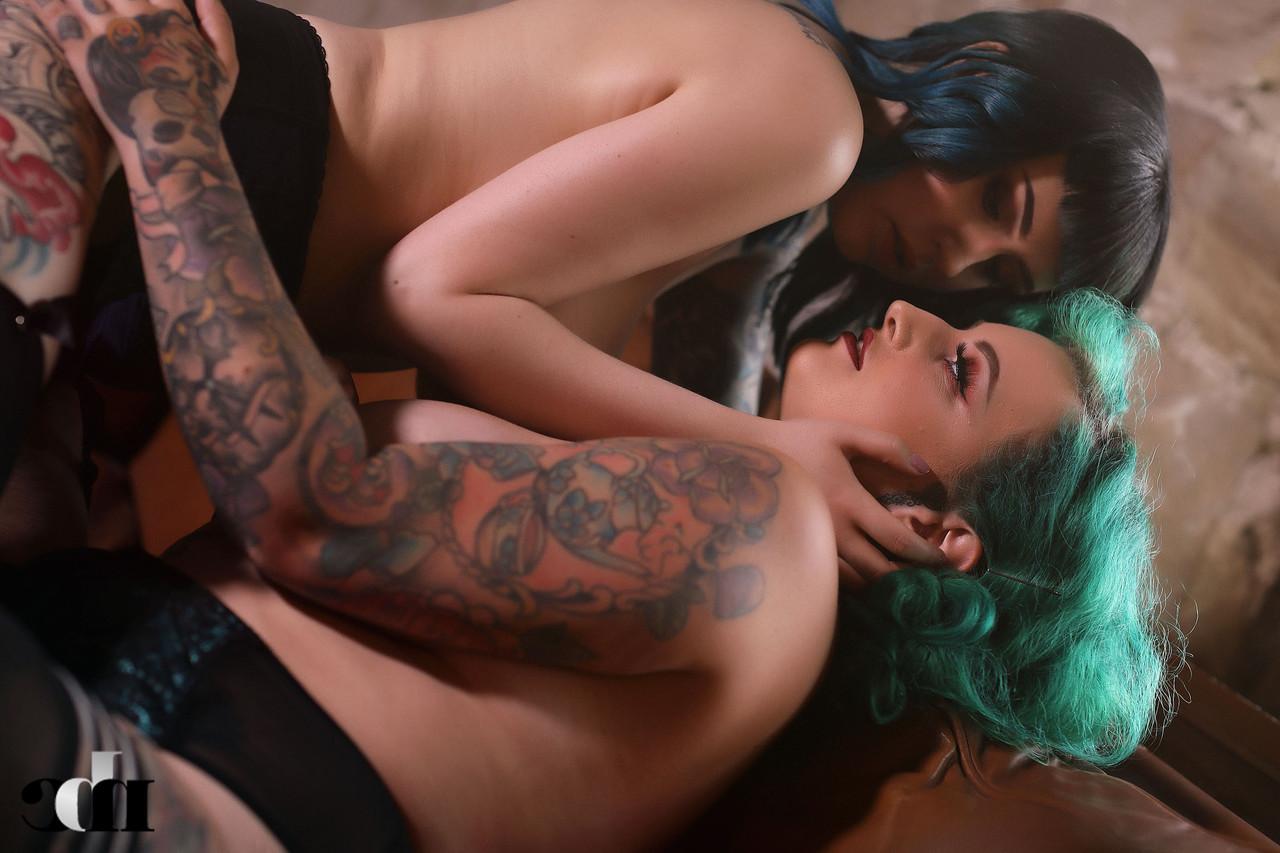 20P Chubby models Galda Lou and Lisha touch each other's big boobs & kiss