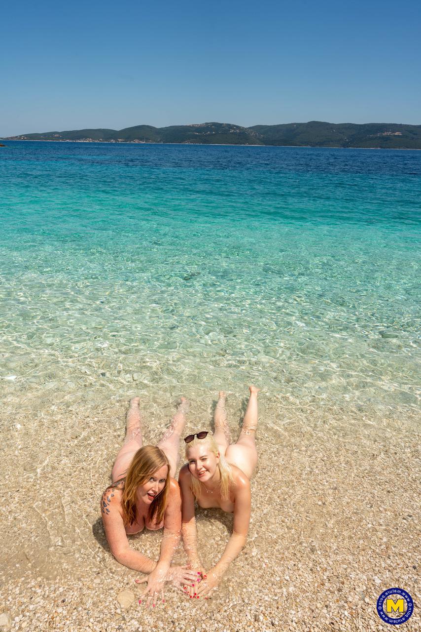 20P Moms with big booties Mackenzie Page and Miss Melissa pose nude on the beach