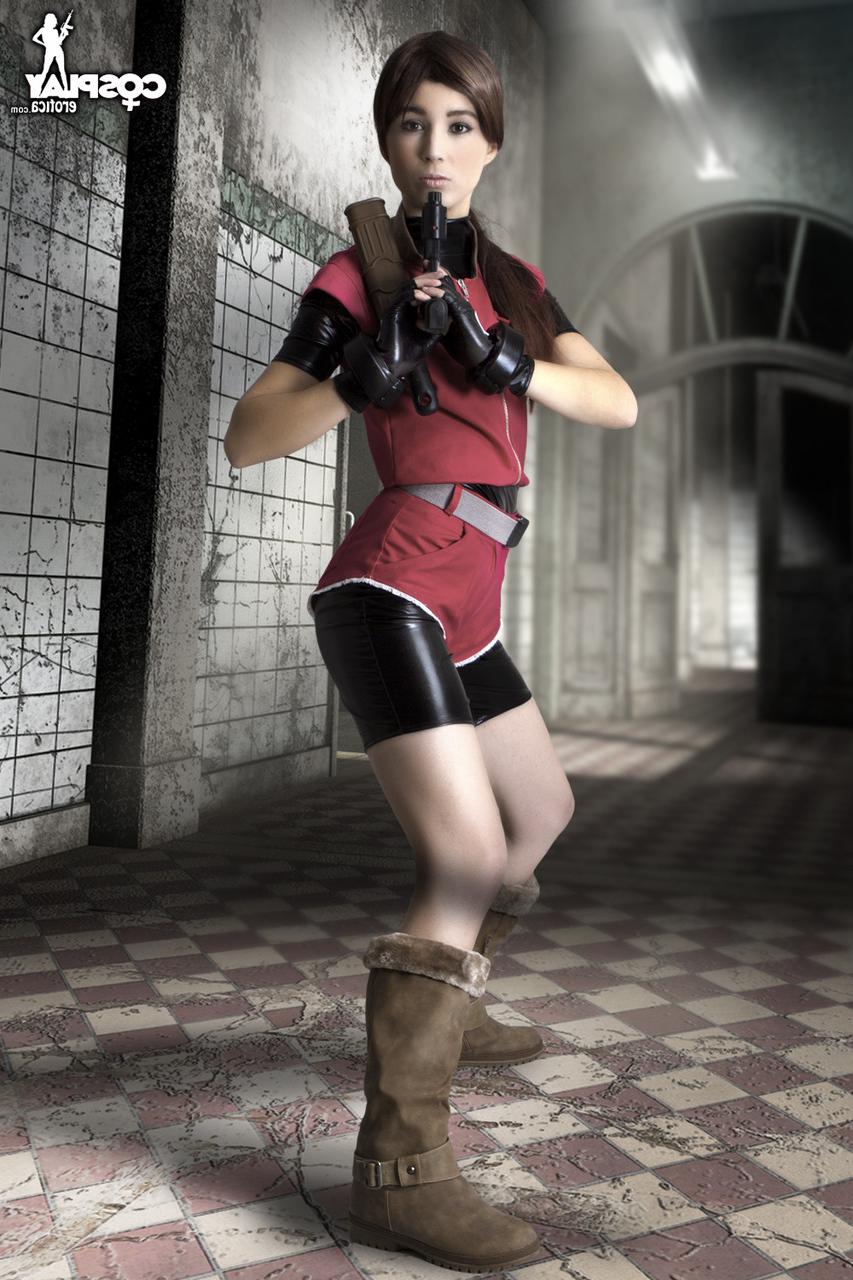 12P Cosplayer holds her bare ass after wielding a pistol in fingerless gloves