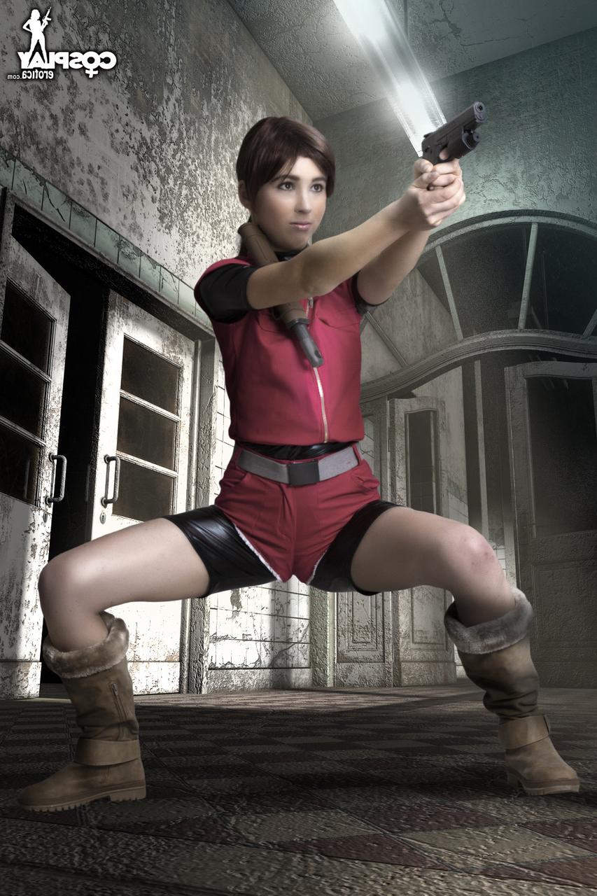 12P Cosplayer holds her bare ass after wielding a pistol in fingerless gloves