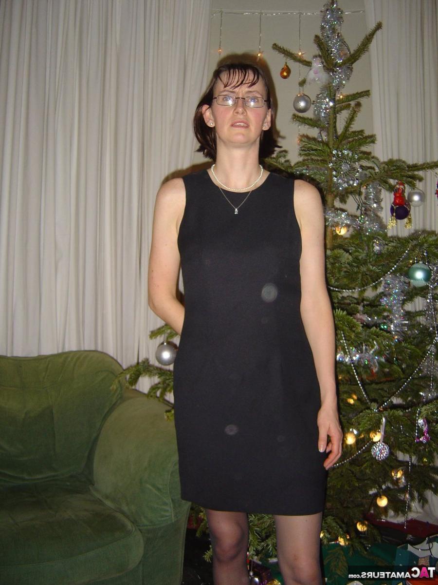 20P Die Amateurfrau Slutscot Susan trägt beim Sex und beim Masturbieren eine Brille