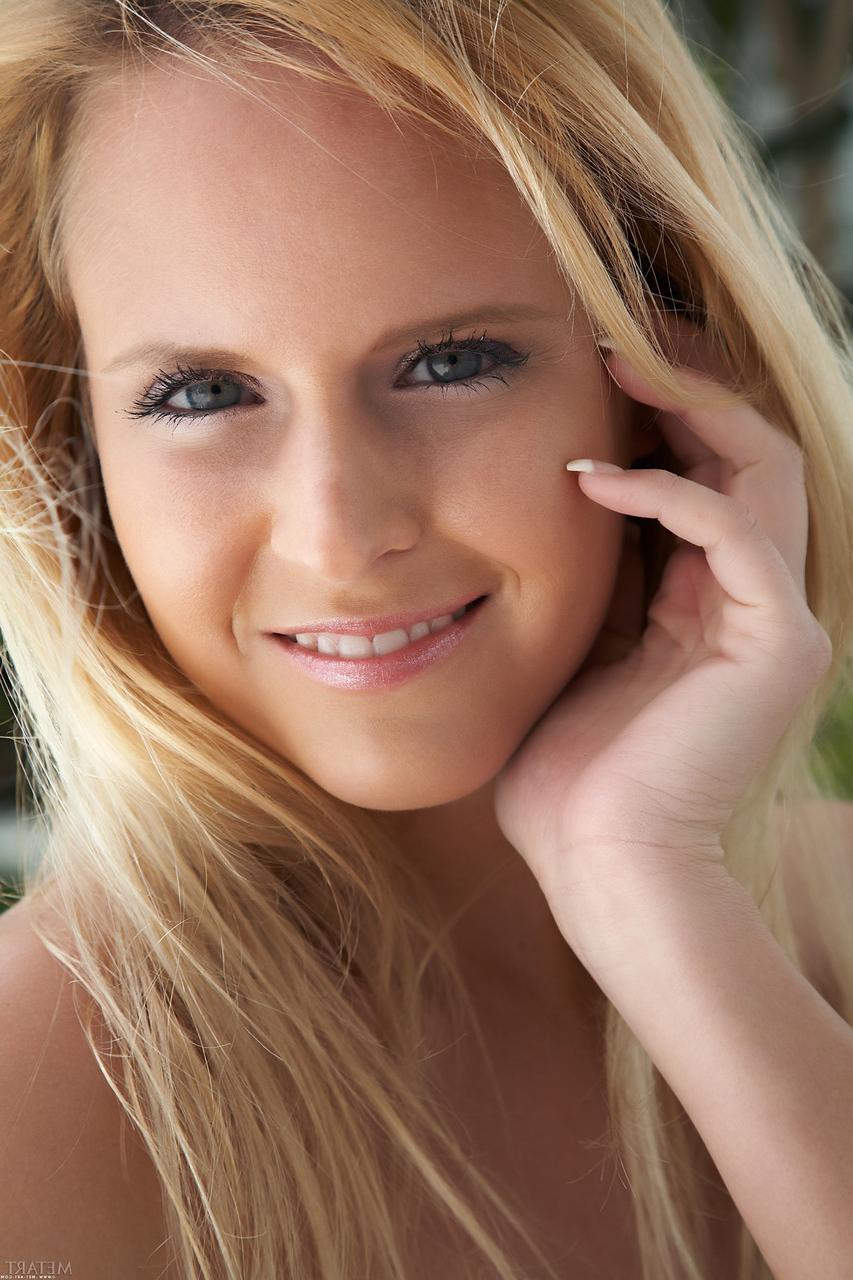 20P Blonde goddess Raylene A shows her beautiful big boobs outdoors