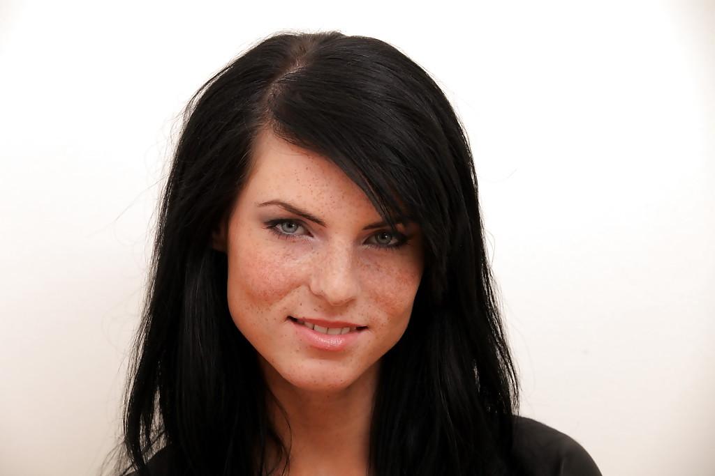 16P Les jouets sexuels à double tranchant procurent un plaisir incommensurable à la fille Eileen Casting.