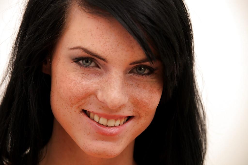 16P Les jouets sexuels à double tranchant procurent un plaisir incommensurable à la fille Eileen Casting.